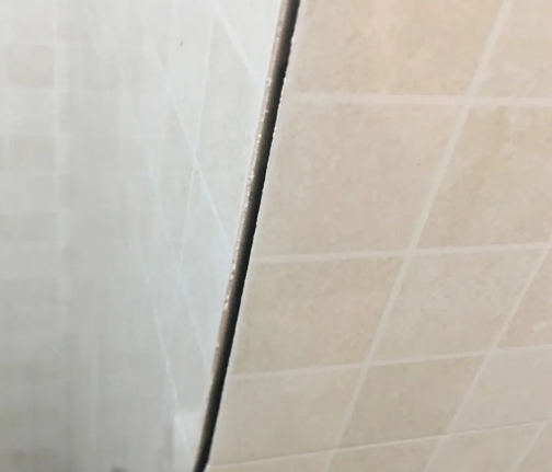 雨山瓷砖空鼓维修公司分享阳台瓷砖脱落的修复过程可以分为以下几个步骤