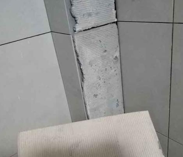 雨山瓷砖空鼓维修公司分享下厨房瓷砖脱落的补救措施。